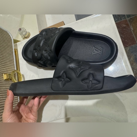 Louis Vuitton waterfront mule Sandals, size 8 USA - Picture 5 of 7